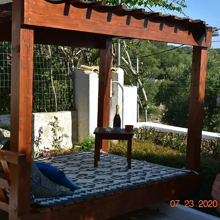 Stenella בית הארחה